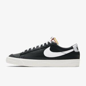 EUC Mens Nike Blazer Low 77 Vintage Sneakers- Size 9